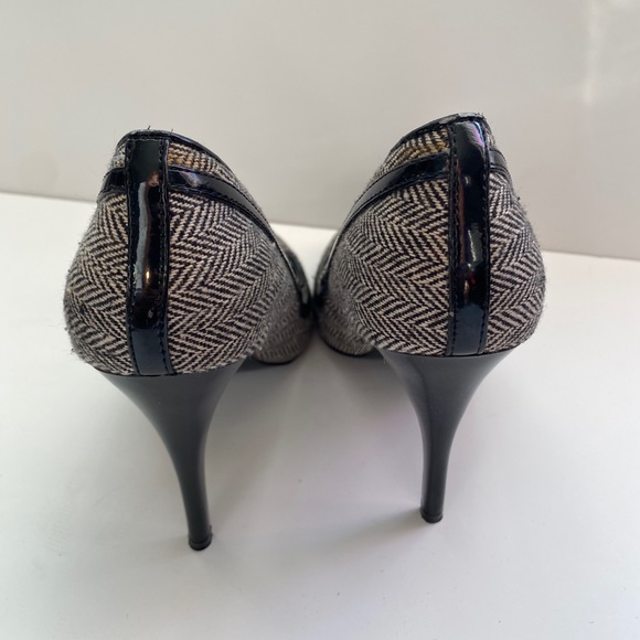 Classic heels with floral detail - Picture 5 of 8